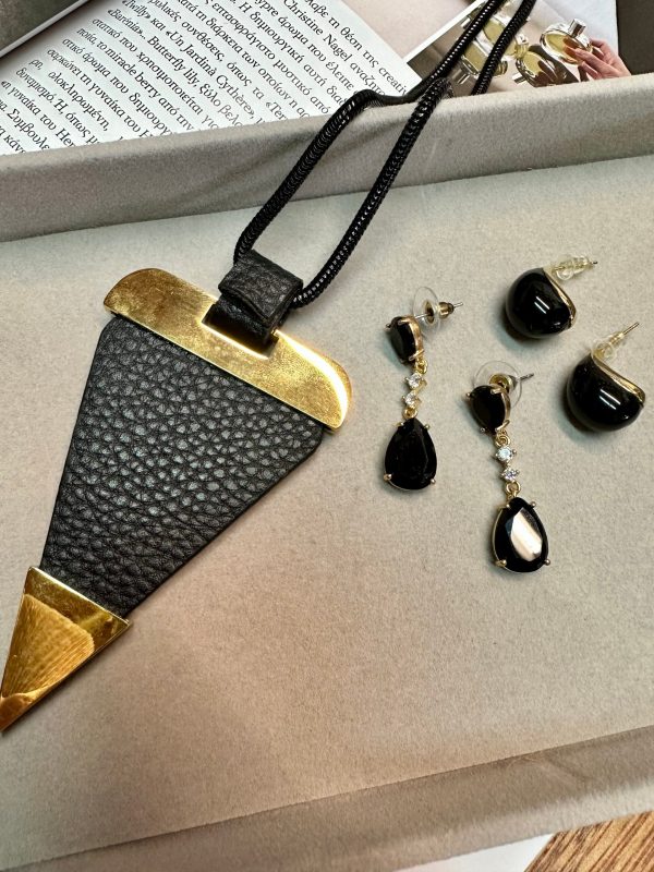 ΜΑΚΡΥ ΚΟΛΙΕ ΜΕ ΔΕΡΜΑΤΙΝΙ ΤΡΙΓΩΝΟ