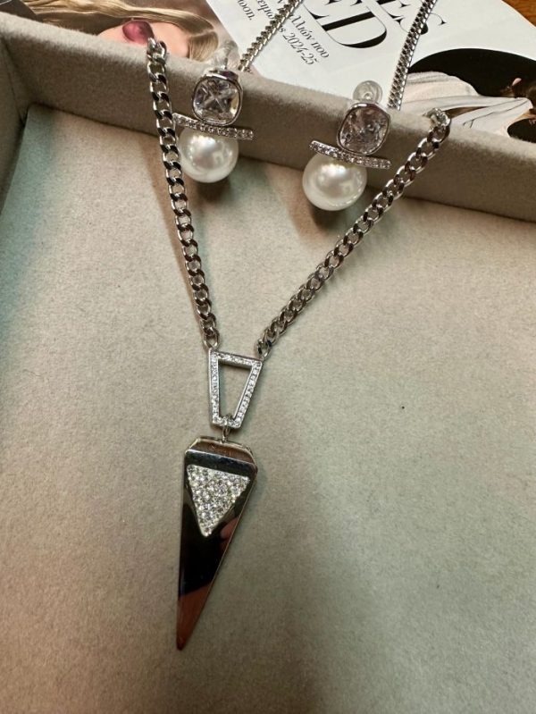 ΚΟΛΙΕ ΜΕ ΤΡΙΓΩΝΗ ΛΕΠΤΟΜΕΡΙΑ ΜΕ ΣΤΡΑΣ