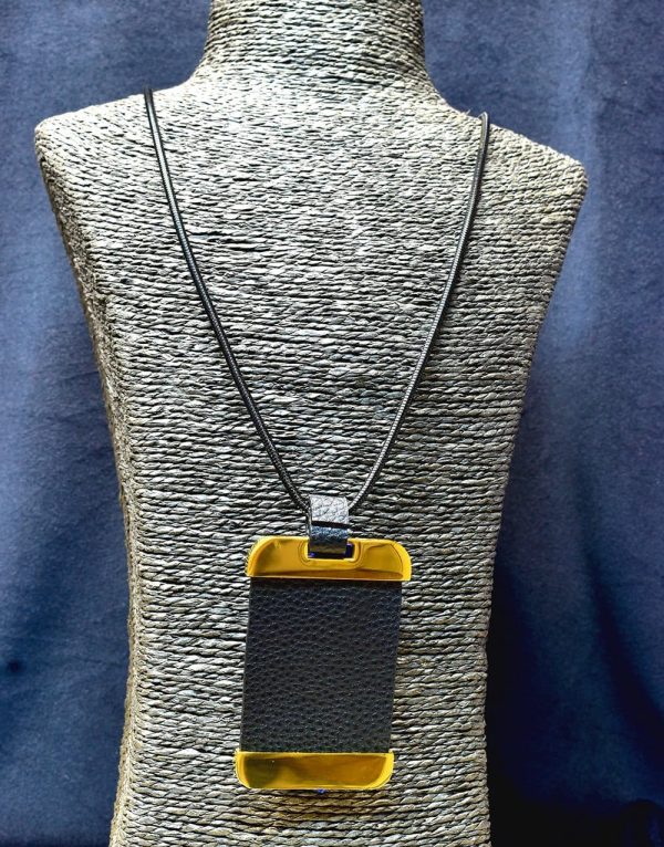 ΜΑΚΡΙΑ ΚΟΛΙΕ ΜΕ ΔΕΡΜΑΤΙΝΙ ΟΡΘΟΓΩΝΙΟ