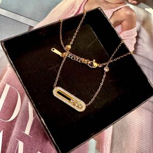 Elegant Motion Necklace